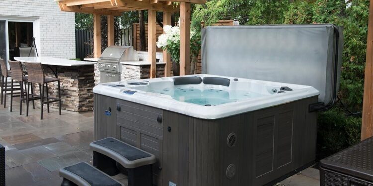 Significant Points To Consider While Buying A Hot Tub Cover